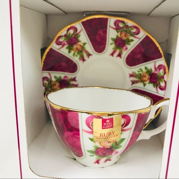Royal Albert Old County Roses Ruby Celebration Teacup and Saucers - Picture 6 of 13